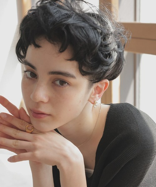 at.(アット)の「トリプルパールピアス(ピアス(両耳用)・レディース・ゴールド・FREE)」の8枚目の写真