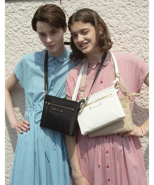 To b. by agnes b.(トゥービーバイアニエスベー)の「WT47 POCHETTE マルチポシェット(ショルダーバッグ・レディース・ベージュ・FREE)」の11枚目の写真