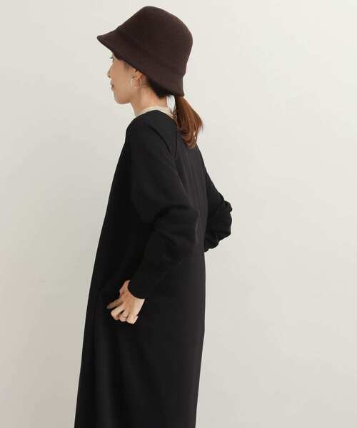 URBAN RESEARCH DOORS(アーバンリサーチドアーズ)の「Vネックスウェットワンピース(ワンピース・レディース・ライトベージュ/ブラック・MEDIUM)」の5枚目の写真