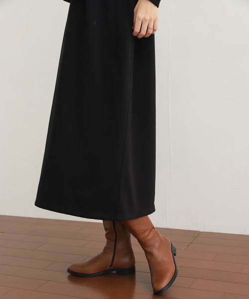 URBAN RESEARCH DOORS(アーバンリサーチドアーズ)の「Vネックスウェットワンピース(ワンピース・レディース・ライトベージュ/ブラック・MEDIUM)」の10枚目の写真