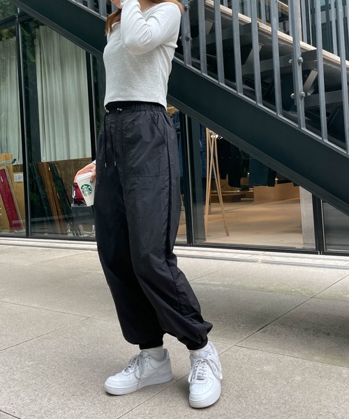 WEGO(ウィゴー)の「WEGO/ドローコードナイロンパンツ(カーゴパンツ・レディース・ブラック/カーキ/ピンク・FREE)」の4枚目の写真