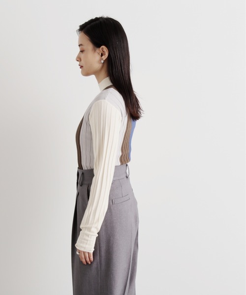 N.(N. Natural Beauty Basic)(エヌエヌナチュラルビューティーベーシック)の「◆カラーブロッキングハイネックリブニット(ニット/セーター・レディース・ホワイト系その他/ベージュ系その他/ネイビー系・MEDIUM)」の11枚目の写真