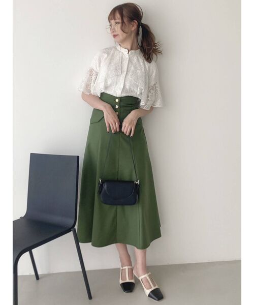 dazzlin(ダズリン)の「ジュエルボタンフレアスカート(スカート・レディース・ブルー/インディゴブルー/ベージュ/グリーン・X-SMALL/SMALL/MEDIUM)」の12枚目の写真