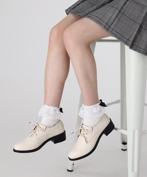 cs T&P(シーエスティーアンドピー)の「超軽量ソール レースアップマニッシュ(パンプス・レディース・アイボリー/ブラック系1/ダークブラウン/ブラック・M/LL/S/L)」の2枚目の写真