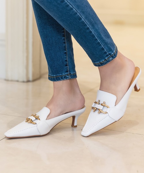 Julia Boutique(ジュリアブティック)の「ビット付きスクエアトゥパンプス/23091(パンプス・レディース・ブラック/ホワイト・36/37/38/39)」の1枚目の写真