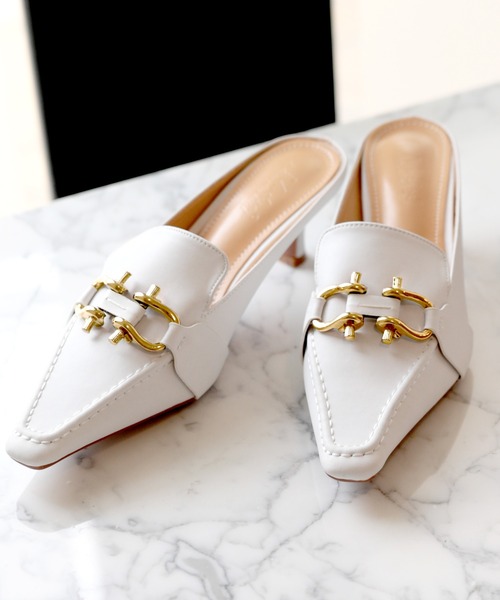 Julia Boutique(ジュリアブティック)の「ビット付きスクエアトゥパンプス/23091(パンプス・レディース・ブラック/ホワイト・36/37/38/39)」の4枚目の写真