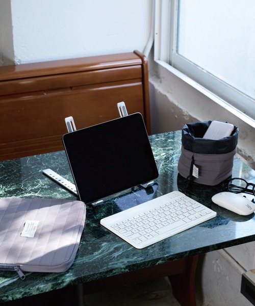 LAKOLE(ラコレ)の「キルティングタブレットケース / 178268(PC・タブレットケース・レディース・ホワイト/グレー/ブラック/ベージュ・FREE)」の10枚目の写真