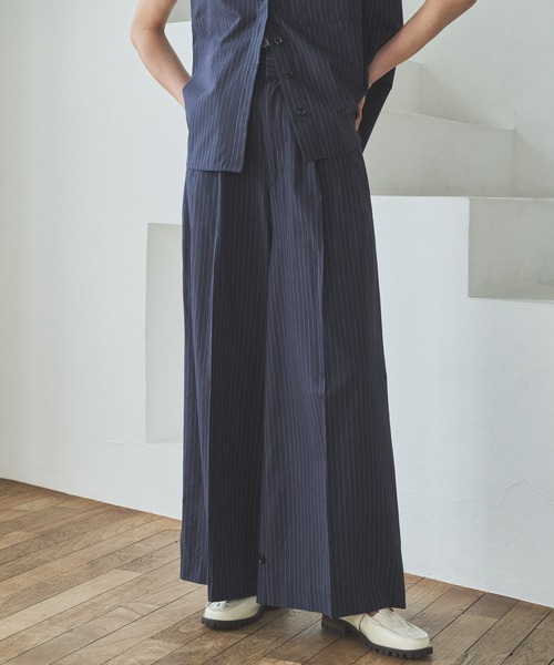 audrey and john wad（オードリーアンドジョンワッド）の「ピンストライプダブルベルトワイドパンツ（その他パンツ・レディース・ネイビー/ブラック/オフホワイト・S/M）」の3枚目の写真
