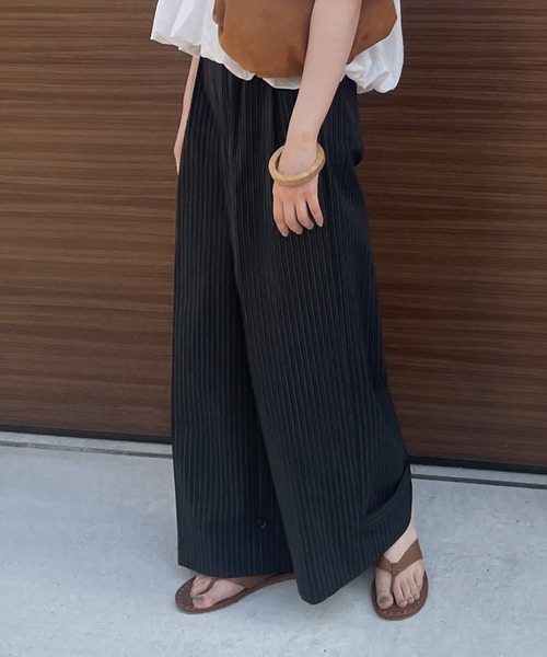 audrey and john wad（オードリーアンドジョンワッド）の「ピンストライプダブルベルトワイドパンツ（その他パンツ・レディース・ネイビー/ブラック/オフホワイト・S/M）」の2枚目の写真