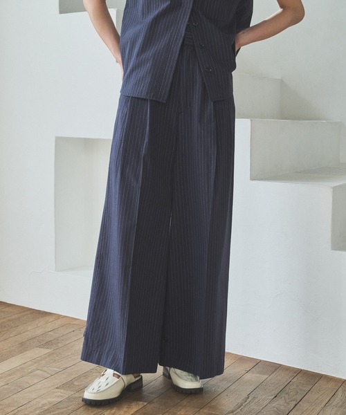 audrey and john wad（オードリーアンドジョンワッド）の「ピンストライプダブルベルトワイドパンツ（その他パンツ・レディース・ネイビー/ブラック/オフホワイト・S/M）」の8枚目の写真