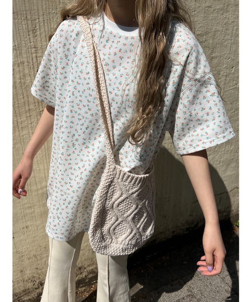 WC(ダブル シー)の「フラワー柄ビッグTシャツ(Tシャツ/カットソー・レディース・サックスブルー/ピンク/オレンジ・FREE)」の3枚目の写真