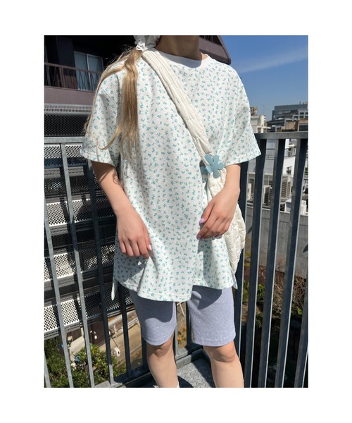 WC(ダブル シー)の「フラワー柄ビッグTシャツ(Tシャツ/カットソー・レディース・サックスブルー/ピンク/オレンジ・FREE)」の22枚目の写真