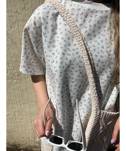 WC(ダブル シー)の「フラワー柄ビッグTシャツ(Tシャツ/カットソー・レディース・サックスブルー/ピンク/オレンジ・FREE)」の7枚目の写真