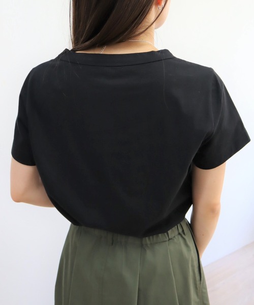 aunt lily(アントリリー)の「綿100%コットン、大人のスタンドネック無地シンプルTシャツ(Tシャツ/カットソー・レディース・サンドベージュ/アイボリー/ブラック/ブルー・M/L/LL)」の6枚目の写真