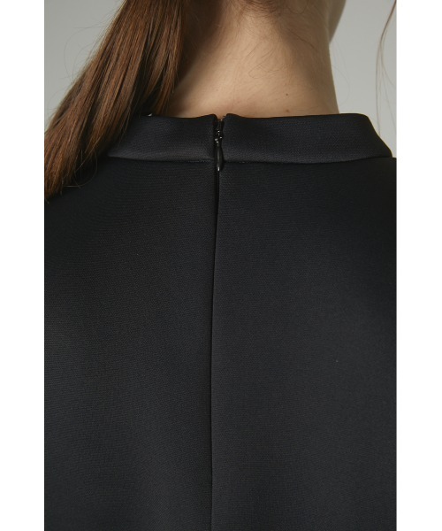 RIM.ARK（リムアーク）の「Shaped cocoon tops（Tシャツ/カットソー・レディース・ブラック/ホワイト・36/38）」の5枚目の写真