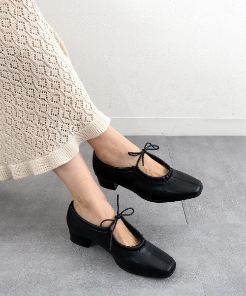 Fabby fabby（ファビィーファビィー）の「シャーリングリボンスクエアシューズ（その他シューズ・レディース・オフホワイト/ベージュ/ブラック・SMALL/MEDIUM/LARGE）」の2枚目の写真
