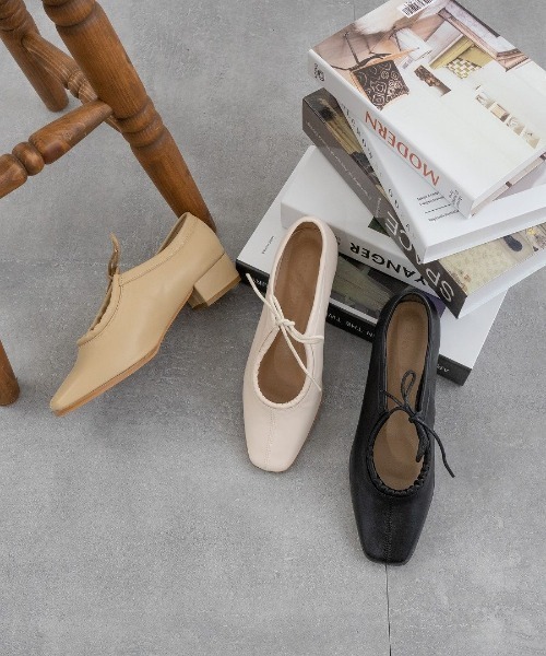Fabby fabby（ファビィーファビィー）の「シャーリングリボンスクエアシューズ（その他シューズ・レディース・オフホワイト/ベージュ/ブラック・SMALL/MEDIUM/LARGE）」の6枚目の写真