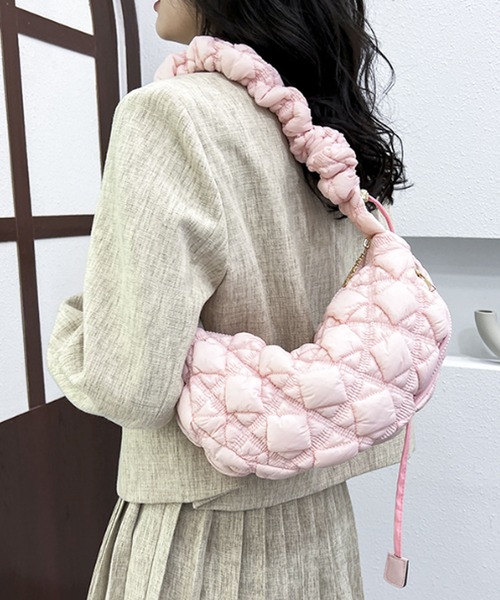 florist(フローリスト)の「【2WAY】ポコポコシルエットが可愛い♪シャーリングショルダーバッグ(ハンドバッグ・レディース・シルバー/アイボリー/ブラック/エンジ/モスグリーン/ライトグレー/ピンク/ワインレッド/ネイビー・FREE)」の6枚目の写真