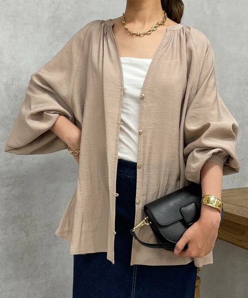 un dix cors（アンディコール）の「スキッパーボリューム袖ブラウス（シャツ/ブラウス・レディース・モカ/オフホワイト・FREE）」の4枚目の写真