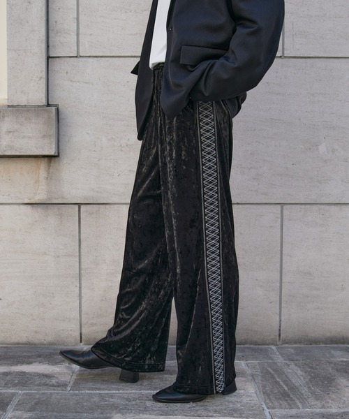 COLONY 2139（コロニートゥーワンスリーナイン）の「クラッシュベロアトラックパンツ（その他パンツ・メンズ・ブラック/ブラウン・LARGE/MEDIUM）」の4枚目の写真