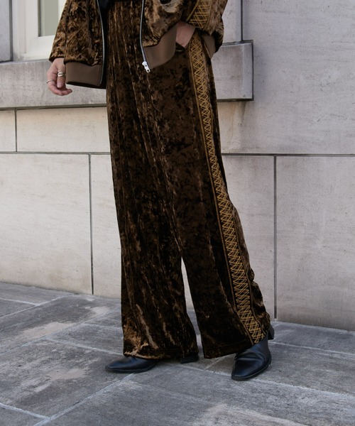 COLONY 2139（コロニートゥーワンスリーナイン）の「クラッシュベロアトラックパンツ（その他パンツ・メンズ・ブラック/ブラウン・LARGE/MEDIUM）」の7枚目の写真