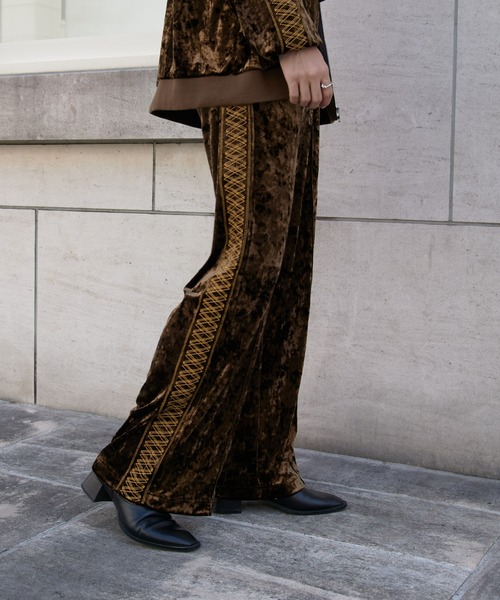 COLONY 2139（コロニートゥーワンスリーナイン）の「クラッシュベロアトラックパンツ（その他パンツ・メンズ・ブラック/ブラウン・LARGE/MEDIUM）」の8枚目の写真