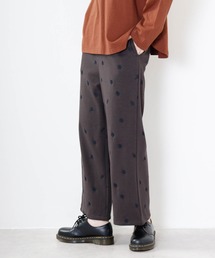Emago（イマゴ）の「EMAGO 落ち葉ドット刺繍パンツ（スウェットパンツ）」