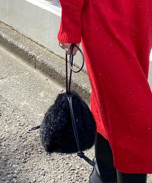 fredy emue（フレディエミュ）の「ラメファー巾着ショルダーバッグ（ショルダーバッグ・レディース・ブラック/ピンク/シルバー/ブラック系その他4・FREE）」の2枚目の写真