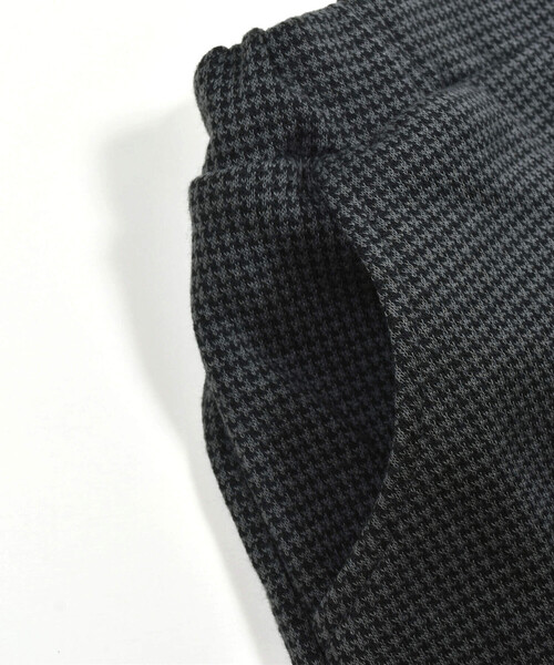 BeBe(ベベ)の「千鳥ジャガードラップショートパンツ(90~150cm)(その他パンツ・キッズ・グレー系その他/レッド系その他2・150cm/120cm/100cm/110cm/140cm/130cm/90cm)」の8枚目の写真
