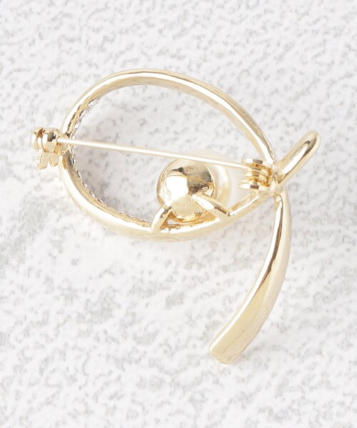 OPAQUE.CLIP（オペークドットクリップ）の「◆フェイクパールビジューラインブローチ/セレモニー対応（ブローチ/コサージュ・レディース・シルバー/ゴールド・00）」の4枚目の写真