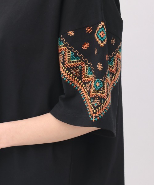 チチカカ(チチカカ)の「バンダナスリーブ刺繍Tシャツ(Tシャツ/カットソー・レディース・ホワイト/ブラック・FREE)」の11枚目の写真