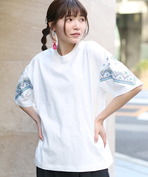 チチカカ(チチカカ)の「バンダナスリーブ刺繍Tシャツ(Tシャツ/カットソー・レディース・ホワイト/ブラック・FREE)」の17枚目の写真