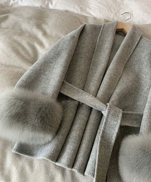 SMILE ORCHID（スマイルオーキッド）の「フォックスファー付きスタンドカラーウール混コート（ステンカラーコート・レディース・グレー/アイボリー・M）」の8枚目の写真