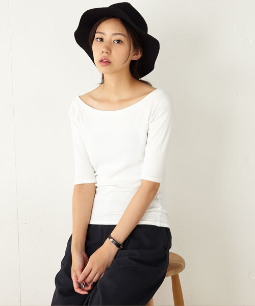 MOUSSY(マウジー)の「OFF SHOULDER TOPS J(Tシャツ/カットソー・レディース・ホワイト/ホワイト系その他/ダークネイビー・2/1)」の1枚目の写真