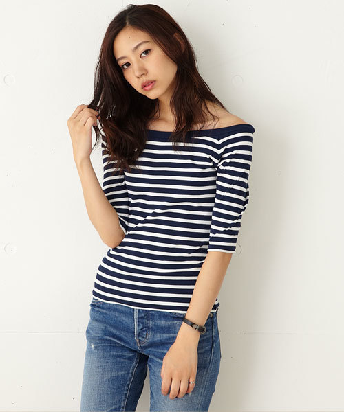 MOUSSY(マウジー)の「OFF SHOULDER TOPS J(Tシャツ/カットソー・レディース・ホワイト/ホワイト系その他/ダークネイビー・2/1)」の3枚目の写真