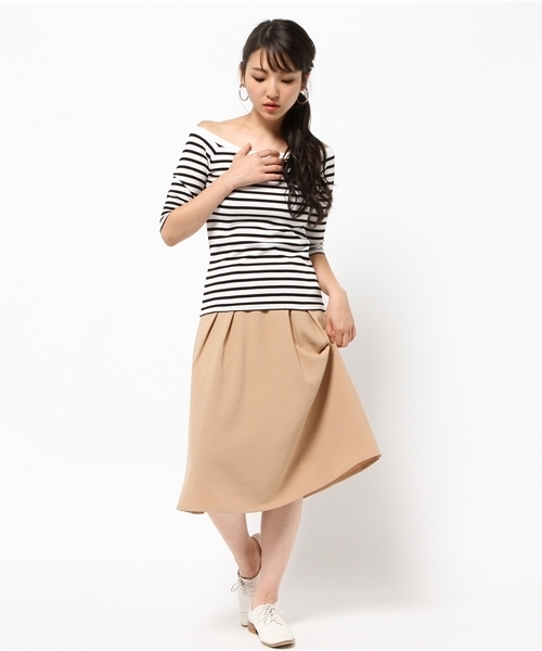 MOUSSY(マウジー)の「OFF SHOULDER TOPS J(Tシャツ/カットソー・レディース・ホワイト/ホワイト系その他/ダークネイビー・2/1)」の8枚目の写真