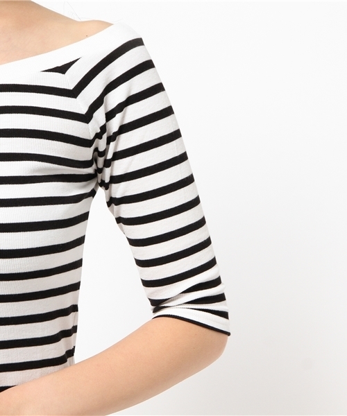 MOUSSY(マウジー)の「OFF SHOULDER TOPS J(Tシャツ/カットソー・レディース・ホワイト/ホワイト系その他/ダークネイビー・2/1)」の10枚目の写真