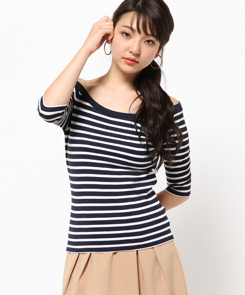 MOUSSY(マウジー)の「OFF SHOULDER TOPS J(Tシャツ/カットソー・レディース・ホワイト/ホワイト系その他/ダークネイビー・2/1)」の15枚目の写真