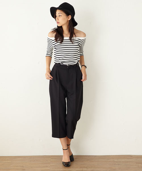 MOUSSY(マウジー)の「OFF SHOULDER TOPS J(Tシャツ/カットソー・レディース・ホワイト/ホワイト系その他/ダークネイビー・2/1)」の13枚目の写真