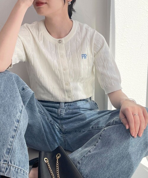 fredy emue(フレディエミュ)の「【新色登場】FR刺繍ケーブル柄半袖カーディガン(カーディガン/ボレロ・レディース・オフホワイト/ブルー/ネイビー/ピンク/ライトグレー/オレンジ/レッド/グレイッシュベージュ・38)」の1枚目の写真