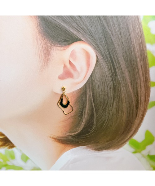 tone(トーン)の「【fuwari】不規則ダブルフープ サージカルステンレスピアス(MA)(ピアス(両耳用)・レディース・ベージュ系その他/ダークグレー/グリーン・FREE)」の5枚目の写真