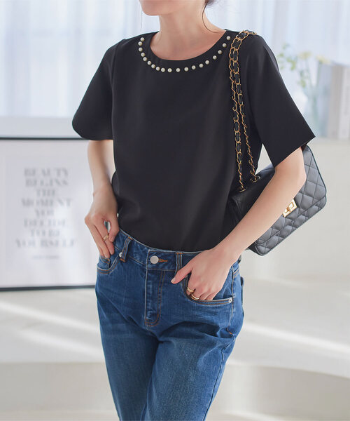 KOBE LETTUCE（コウベレタス）の「ネックパールトップス（シャツ/ブラウス・レディース・オフホワイト/サックスブルー/ブラック/ホワイト系/サックスブルー系/ブラック系・M/M1）」の2枚目の写真