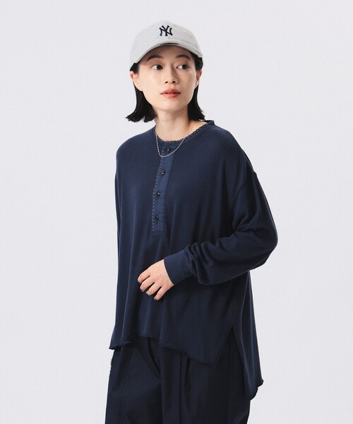 BEAMS BOY（ビームスボーイ）の「トリム ステッチ ヘンリーネック ロングスリーブ カットソー（Tシャツ/カットソー・レディース・ネイビー/ホワイト系その他7/オリーブ・ONE SIZE）」の18枚目の写真