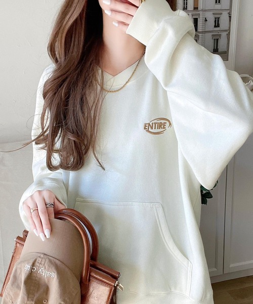 Java（ジャバ）の「《JaVaジャバコラボ》一枚でサマになる。 ワンポイント 胸元 刺繍 裏起毛 ラグラン スウェット（スウェット・レディース・ブラック/スモークピンク/グレイッシュベージュ/オフホワイト/ネイビー/オートミール・LARGE/MEDIUM/SMALL/X-LARGE）」の2枚目の写真