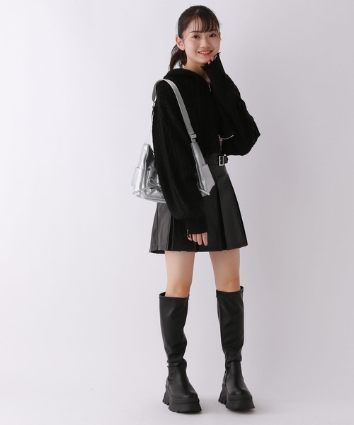 repipi armario（レピピ アルマリオ）の「フェイクレザープリーツスカート（スカート・キッズ・ブラック/グレー系その他・SMALL/MEDIUM/LARGE）」の3枚目の写真