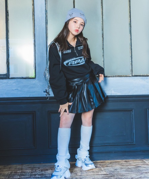 repipi armario（レピピ アルマリオ）の「フェイクレザープリーツスカート（スカート・キッズ・ブラック/グレー系その他・SMALL/MEDIUM/LARGE）」の16枚目の写真