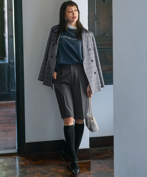 23区 L（ニジュウサンクオオキイサイズ）の「【CLASSY.10月号掲載/洗える】TWマットクロス ハーフパンツ（その他パンツ・レディース・ネイビー系/グレー系・50/48/46/44）」の3枚目の写真