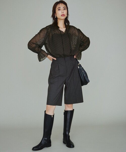 23区 L（ニジュウサンクオオキイサイズ）の「【CLASSY.10月号掲載/洗える】TWマットクロス ハーフパンツ（その他パンツ・レディース・ネイビー系/グレー系・50/48/46/44）」の4枚目の写真
