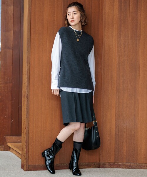 23区 L（ニジュウサンクオオキイサイズ）の「【CLASSY.10月号掲載/洗える】TWマットクロス ハーフパンツ（その他パンツ・レディース・ネイビー系/グレー系・50/48/46/44）」の11枚目の写真