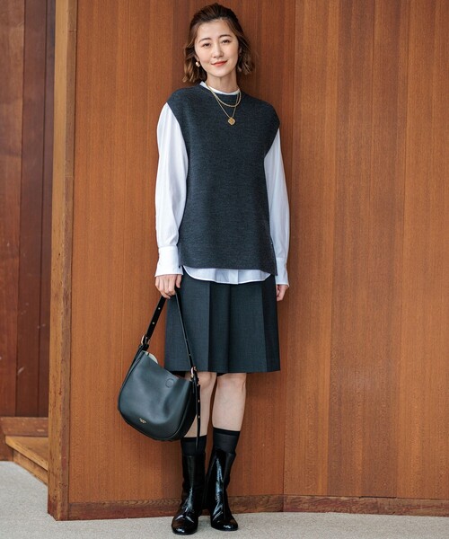 23区 L（ニジュウサンクオオキイサイズ）の「【CLASSY.10月号掲載/洗える】TWマットクロス ハーフパンツ（その他パンツ・レディース・ネイビー系/グレー系・50/48/46/44）」の12枚目の写真